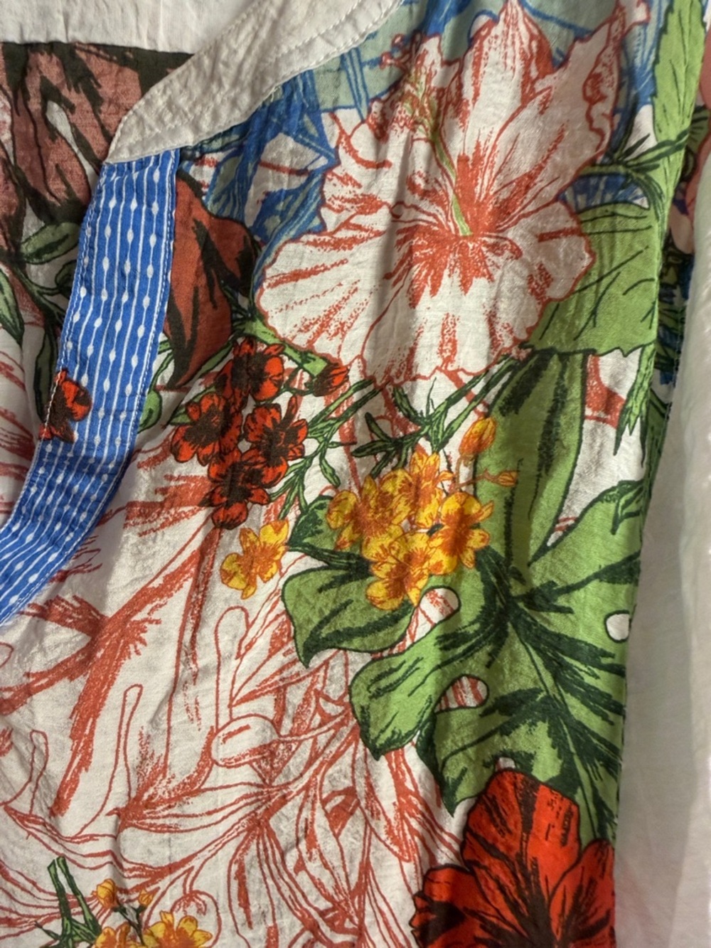 John Mark White Tunic with Multicolor Floral Print and Blue Trim - Picture 3 of 6